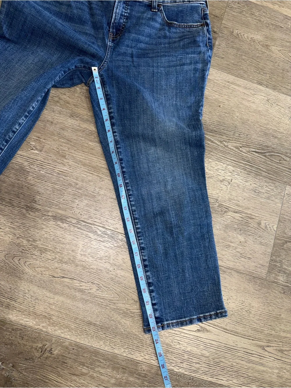 Chico's Cropped Girlfriend slim leg Jeans in Medium Blue